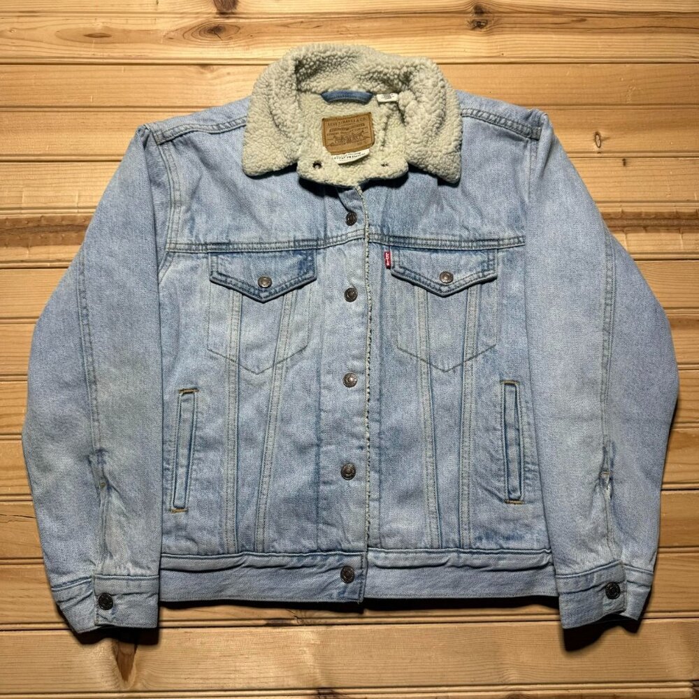 Women’s Levis Type lll Sherpa Fleece Lined Light Wash Denim Trucker Jacket Small